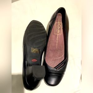 Clark’s Black leather pumps with slight heel, 7.5 Wide
